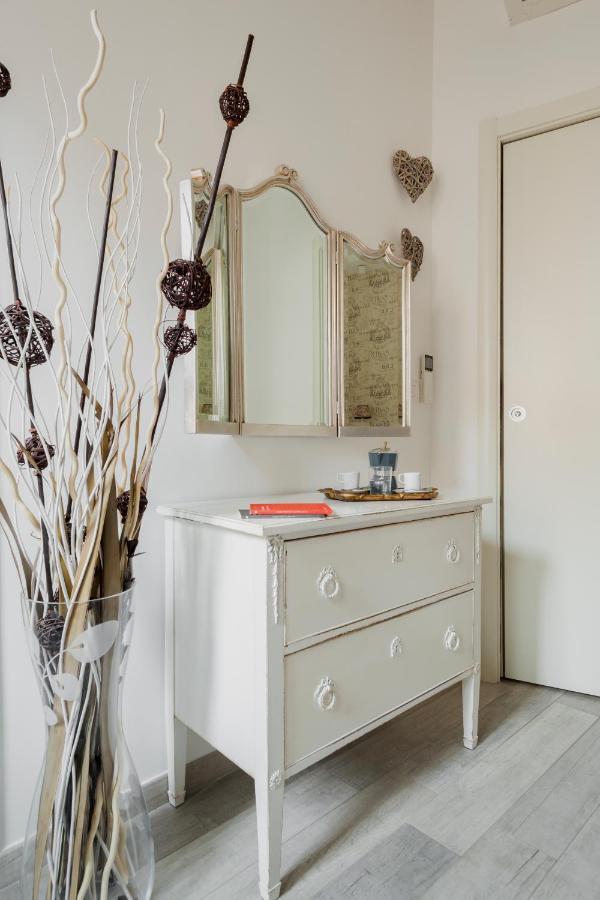 Charming Apartment On The Darsena Navigli - Pulizia Eccezionale Milano Ngoại thất bức ảnh